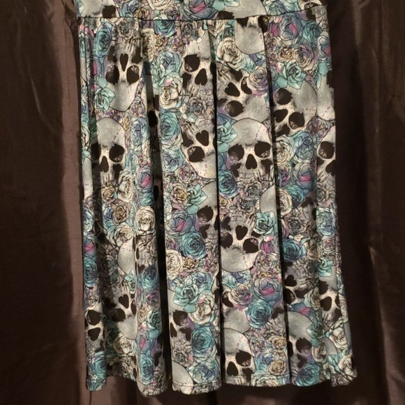 Dresss - Picture 3 of 4